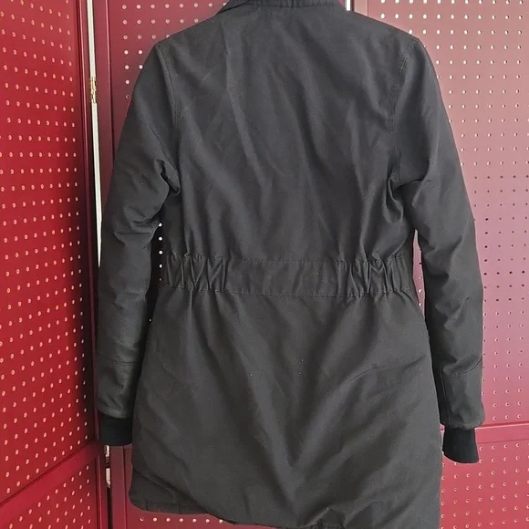 PRICED TO SELL trillium parka - Picture 11 of 11